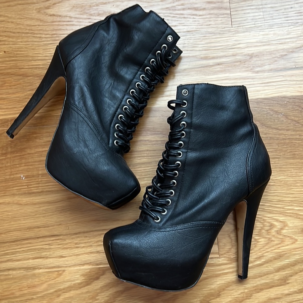 Combat boots